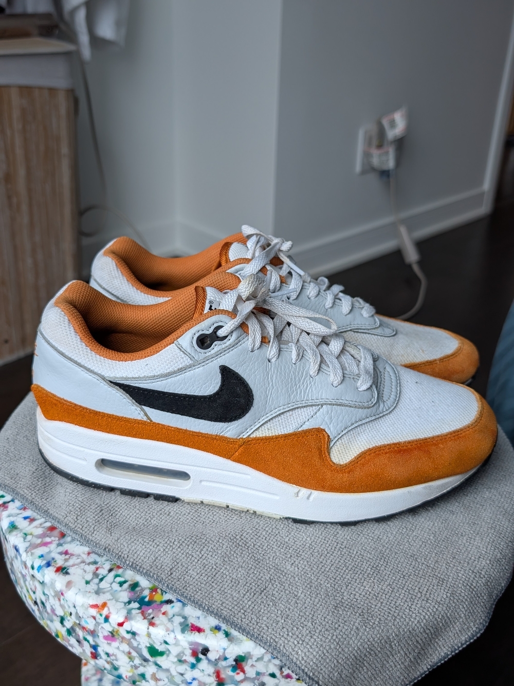Nike Air Max 1 Men’s White, Orange & Black Retro Running Sneakers SIZE 10.5